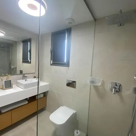Eden Deluxe, Jacuzzi & Sea Appartement